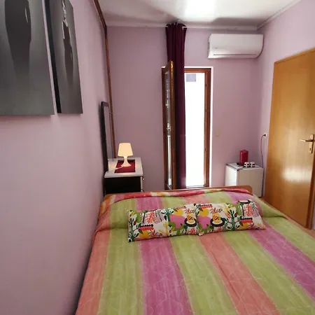 Apartment Sandi Vrsar Exterior photo