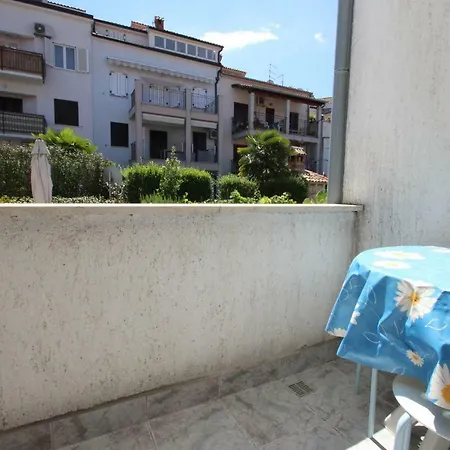 Apartment Sandi Vrsar Exterior photo